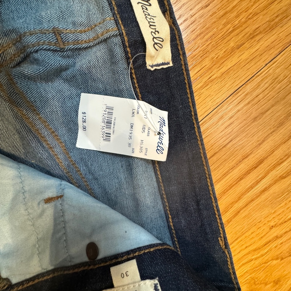 Never worn tag attached - Picture 3 of 3